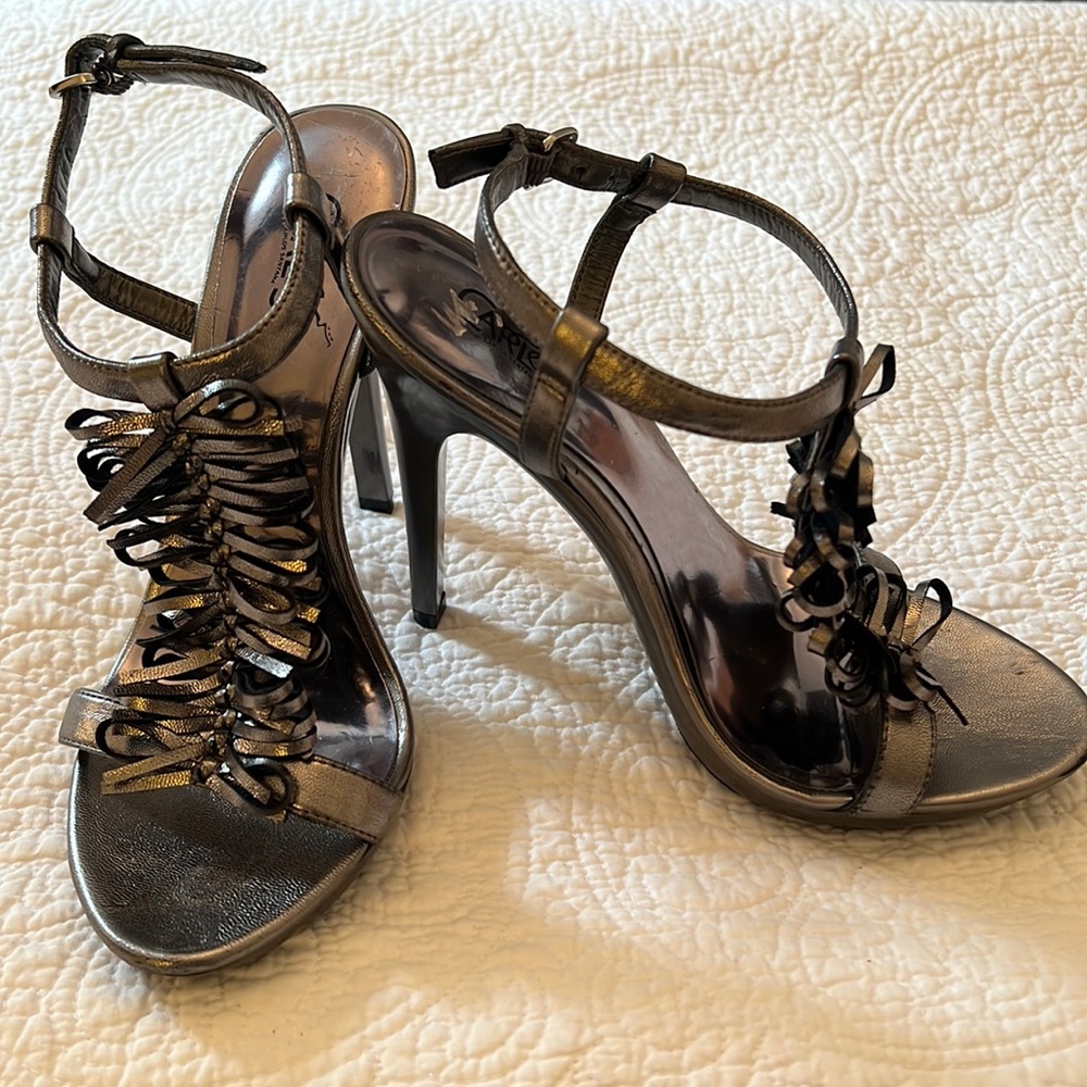 Carlos Santana Metallic Heels ❣️